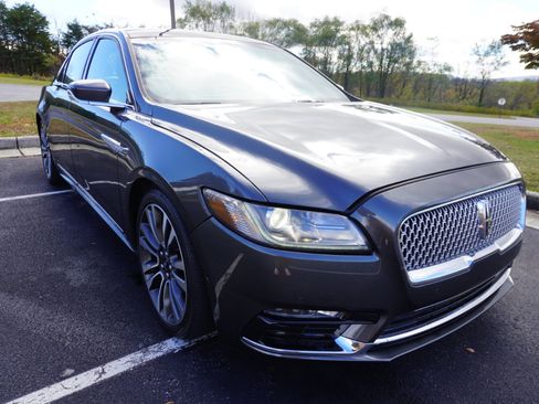 Used 2017 Lincoln Continental Select image 3