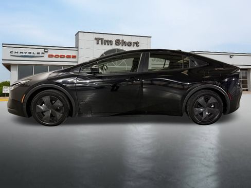 Used 2025 Toyota Prius LE image 2