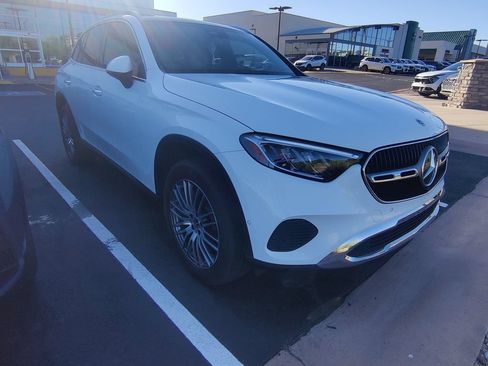 Used 2025 Mercedes-Benz GLC 300 4MATIC image 3