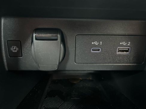 Used 2023 Nissan Versa SR w/ Trunk Package image 16