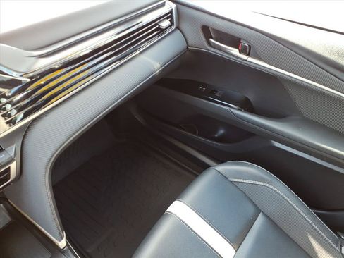 Used 2025 Toyota Camry SE FWD image 33