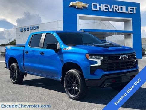 Used 2025 Chevrolet Silverado 1500 LT Trail Boss w/ Convenience Package II AWD/4WD image 1