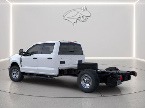 New 2026 Ford F350 XL w/ XL Chrome Package AWD/4WD image 4