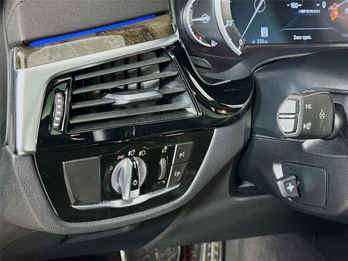 Used 2018 BMW M550i xDrive image 10