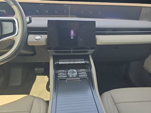 Used 2024 Lincoln Nautilus Premier AWD/4WD image 11