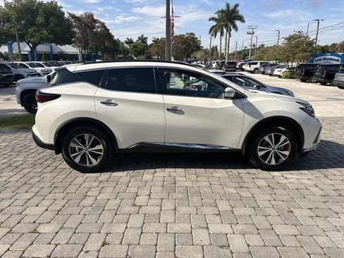 Used 2022 Nissan Murano SV FWD image 14