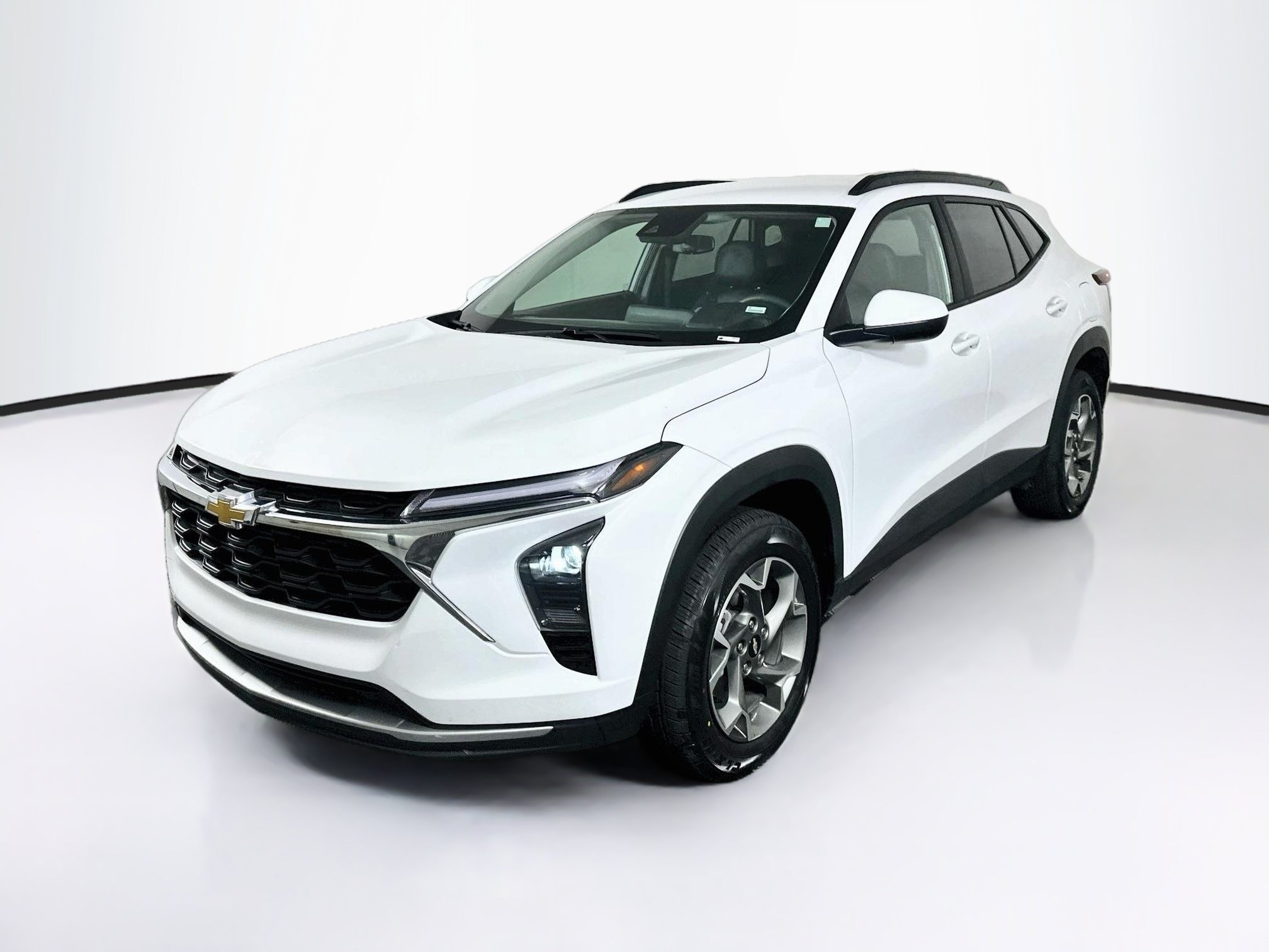 Used 2025 Chevrolet Trax LT FWD image 3