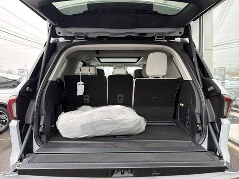 New 2025 Lincoln Navigator Reserve image 12