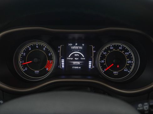 Used 2015 Jeep Cherokee Latitude AWD/4WD image 24