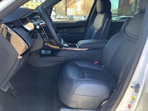 New 2026 Land Rover Range Rover Sport Dynamic SE AWD/4WD image 9