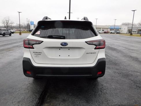 Used 2024 Subaru Outback Premium image 4
