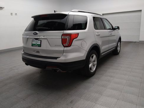 Used 2018 Ford Explorer XLT FWD image 9