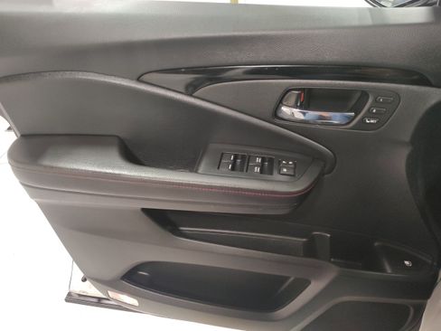Used 2023 Honda Ridgeline Black Edition image 9