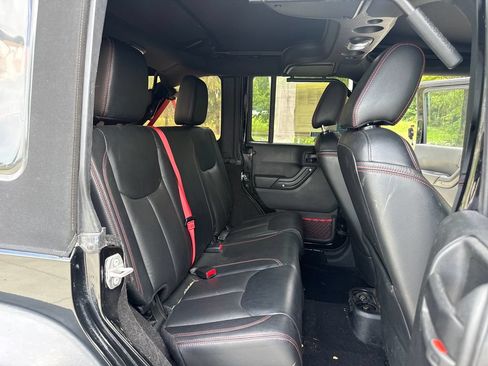 Used 2017 Jeep Wrangler Unlimited Rubicon AWD/4WD image 33