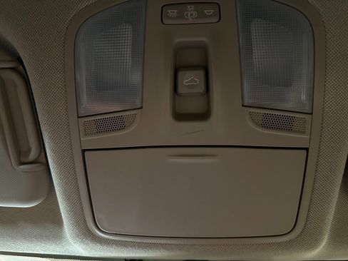 Used 2019 Hyundai Elantra Value Edition image 17