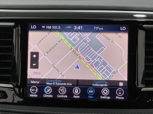 Used 2020 Chrysler Pacifica Limited w/ Advanced Safetytec Group FWD image 10