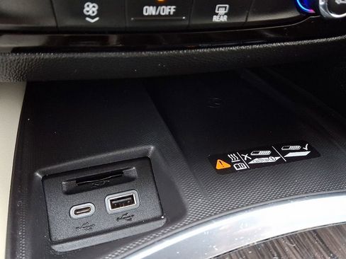 Certified 2023 Buick Enclave Essence FWD image 26