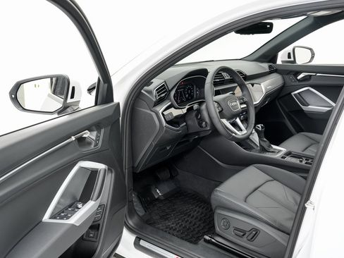 Certified 2025 Audi Q3 2.0T Premium image 7