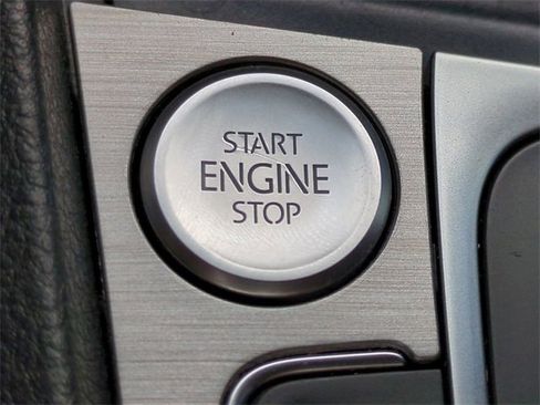 Used 2016 Volkswagen Golf Limited Edition image 35