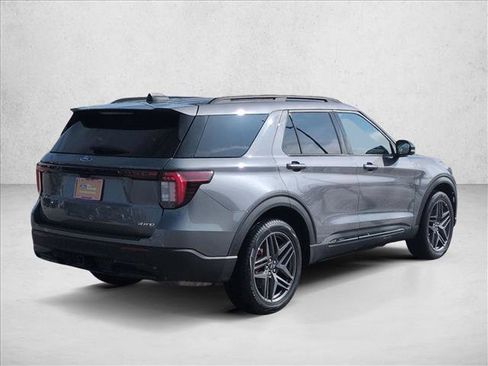 Used 2025 Ford Explorer ST-Line w/ ST-Line Street Pack image 5