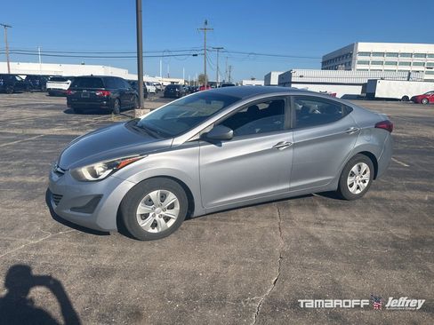 Used 2016 Hyundai Elantra SE image 4
