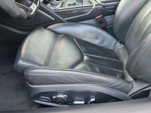 Used 2018 Audi R8 V10 w/ Premium Package image 14