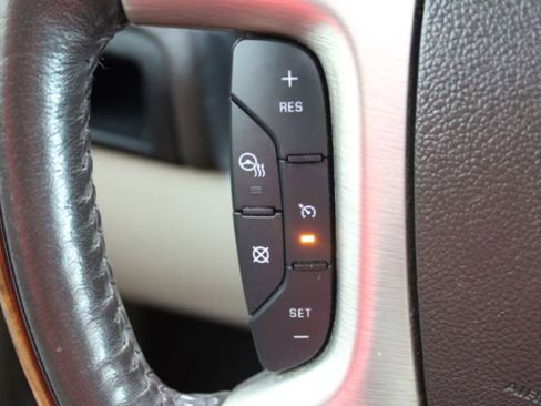 Used 2011 Cadillac Escalade Platinum image 16