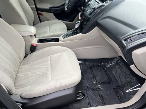 Used 2015 Ford Focus SE FWD image 10