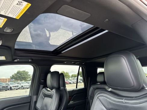 Used 2024 Lincoln Navigator Reserve AWD/4WD image 22
