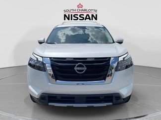 Used 2025 Nissan Pathfinder SL FWD video 2
