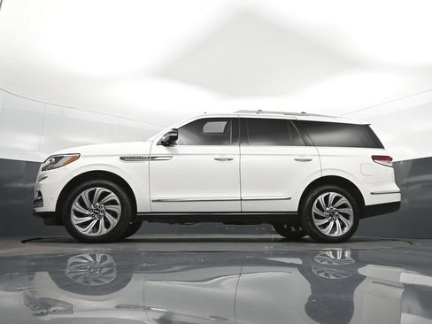 Used 2023 Lincoln Navigator Reserve AWD/4WD image 39