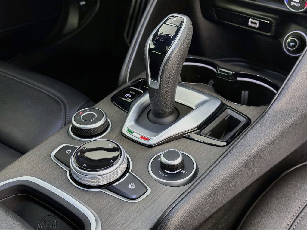 Used 2022 Alfa Romeo Giulia Ti RWD image 33