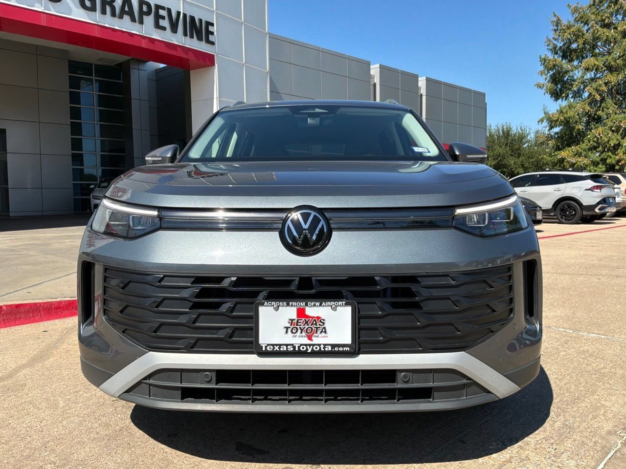 Used 2026 Volkswagen Tiguan SE FWD image 3