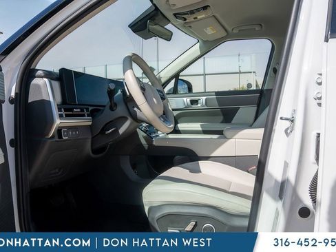 Used 2025 Hyundai Santa Fe SEL FWD image 3