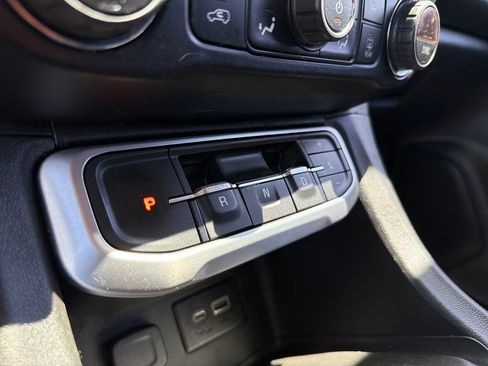 Used 2020 GMC Acadia SLT AWD/4WD image 21