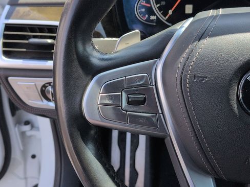 Used 2019 BMW 750i w/ M Sport Package RWD image 19