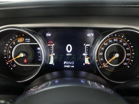 Used 2020 Jeep Wrangler Unlimited Sahara image 11