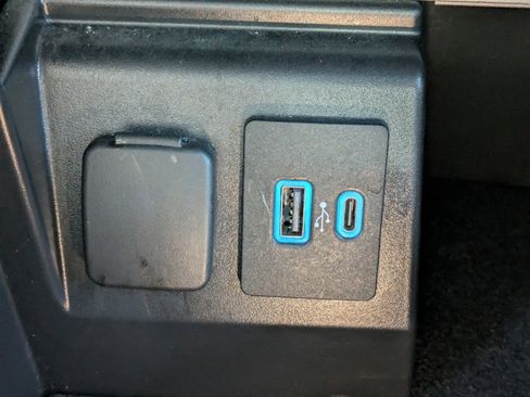 Used 2021 Ford Explorer XLT RWD image 26