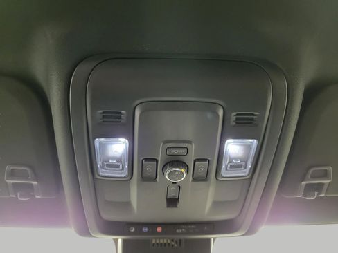 Used 2025 GMC Yukon XL Denali AWD/4WD image 18