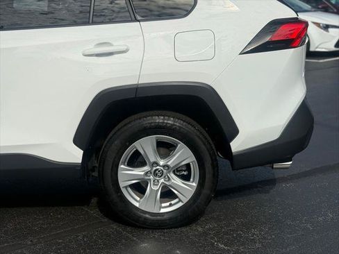 Certified 2020 Toyota RAV4 XLE w/ Convenience Package AWD/4WD image 4