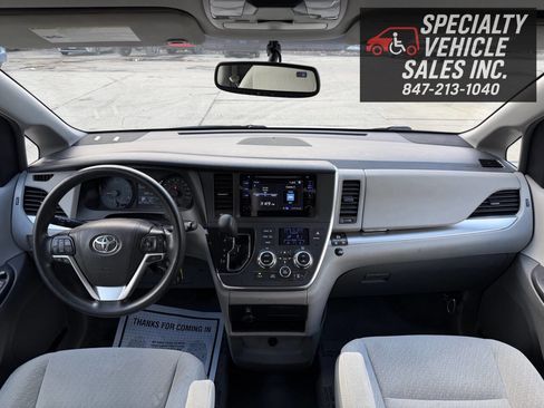 Used 2017 Toyota Sienna LE image 31