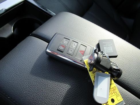 Used 2020 Land Rover Range Rover Evoque R-Dynamic S image 31