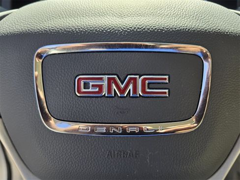 Used 2023 GMC Acadia Denali w/ Denali Technology Package image 28