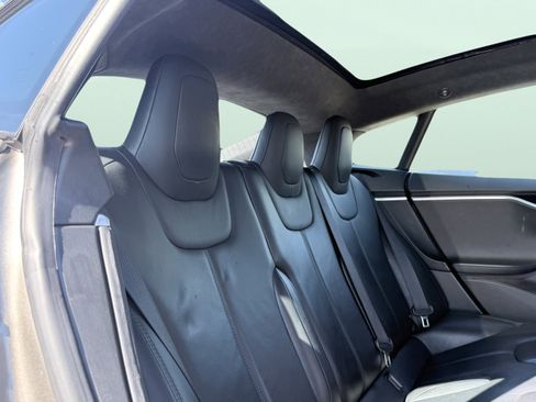 Used 2015 Tesla Model S 70D image 41