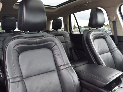 Used 2023 Lincoln Aviator Reserve image 28