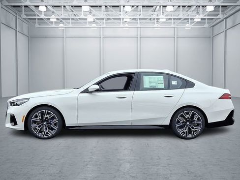 Certified 2026 BMW 530i xDrive w/ M Sport Package image 7