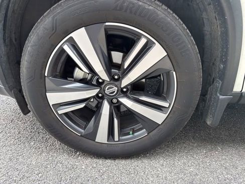 Used 2021 Nissan Rogue Platinum FWD image 2