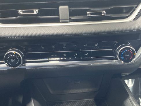 Used 2025 Chevrolet Equinox LT image 19