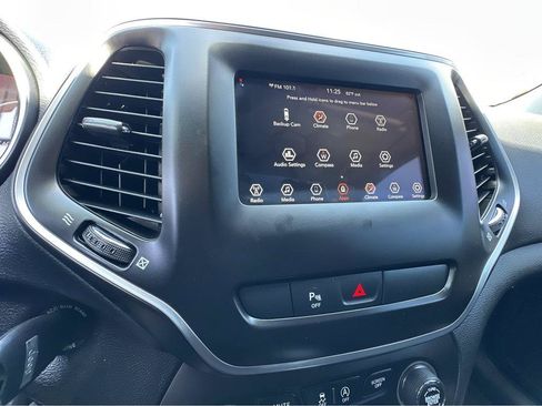 Used 2020 Jeep Cherokee Latitude FWD image 5