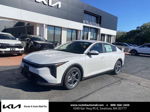 New 2025 Kia K4 LXS image 1